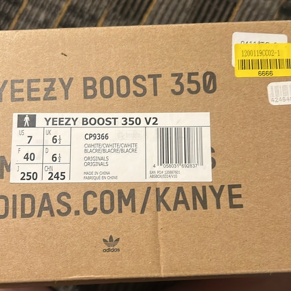 Yeezy 350 White size 7 men - Picture 11 of 12